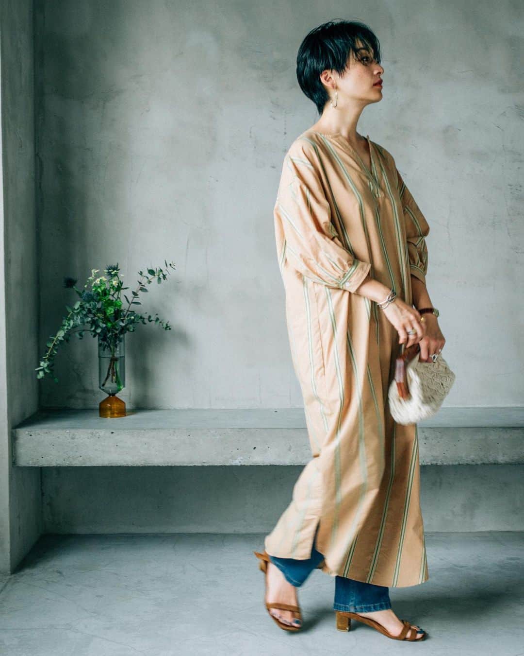 オブレクトさんのインスタグラム写真 - (オブレクトInstagram)「miyako takayama × oblekt __________________  モデル 高山都さん @miyare38 と oblekt のスペシャルコラボレーション。デザインはもちろん、シルエットや生地・ボタンなど、都さんのセンスとこだわりが詰まった、全5型 11アイテムです。 __________________ ストライプスキッパーシャツOP （OB19SS-TM-05） 表情のある変則ストライプの素材でお作りした、オーバーサイズのワンピースです。衿はスキッパー開きで程よくデコルテが見えるデザイン。ボリュームのある袖や大きめのサイズ感が夏のリラックススタイルにぴったりの1枚です。デニムやレギンスを合わせて着て頂くスタイリングもお勧めです。 __________________ #oblekt #miyakotakayama #collaboration #lifestyle #tokyo #japan」6月20日 12時02分 - oblekt_jp