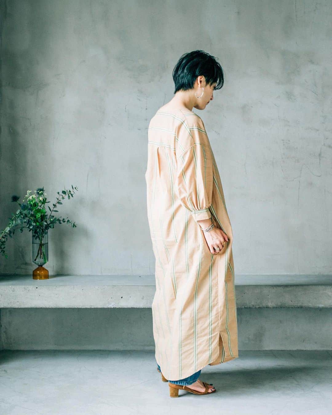 オブレクトさんのインスタグラム写真 - (オブレクトInstagram)「miyako takayama × oblekt __________________  モデル 高山都さん @miyare38 と oblekt のスペシャルコラボレーション。デザインはもちろん、シルエットや生地・ボタンなど、都さんのセンスとこだわりが詰まった、全5型 11アイテムです。 __________________ ストライプスキッパーシャツOP （OB19SS-TM-05） 表情のある変則ストライプの素材でお作りした、オーバーサイズのワンピースです。衿はスキッパー開きで程よくデコルテが見えるデザイン。ボリュームのある袖や大きめのサイズ感が夏のリラックススタイルにぴったりの1枚です。デニムやレギンスを合わせて着て頂くスタイリングもお勧めです。 __________________ #oblekt #miyakotakayama #collaboration #lifestyle #tokyo #japan」6月20日 12時02分 - oblekt_jp