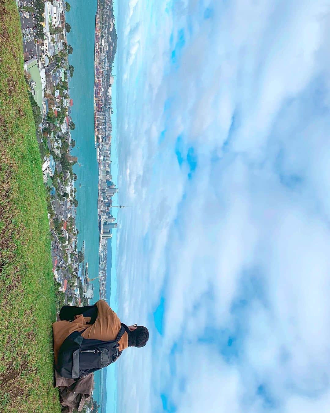 チャン・ジェホのインスタグラム：「🌤🏔 #auckland#mountvictoria」