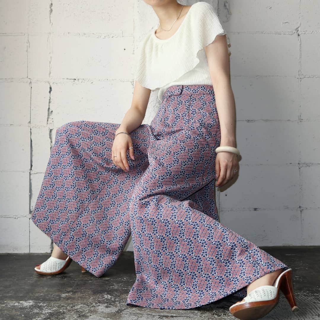 吉祥寺 古着屋 Orfeoのインスタグラム：「Super Flared Pattern Pants  #Orfeo #Kichijoji #Tokyo #vintage #used #fashion #coodinate #outfits #オルフェオ #吉祥寺 #東京 #古着 #古着屋 #ヴィンテージ #ユーズド #ファッション #コーディネート  掲載商品のお問い合わせはメールにて承っております。コメント、DMでのお問い合わせは受け付けておりませんのでご了承ください。」