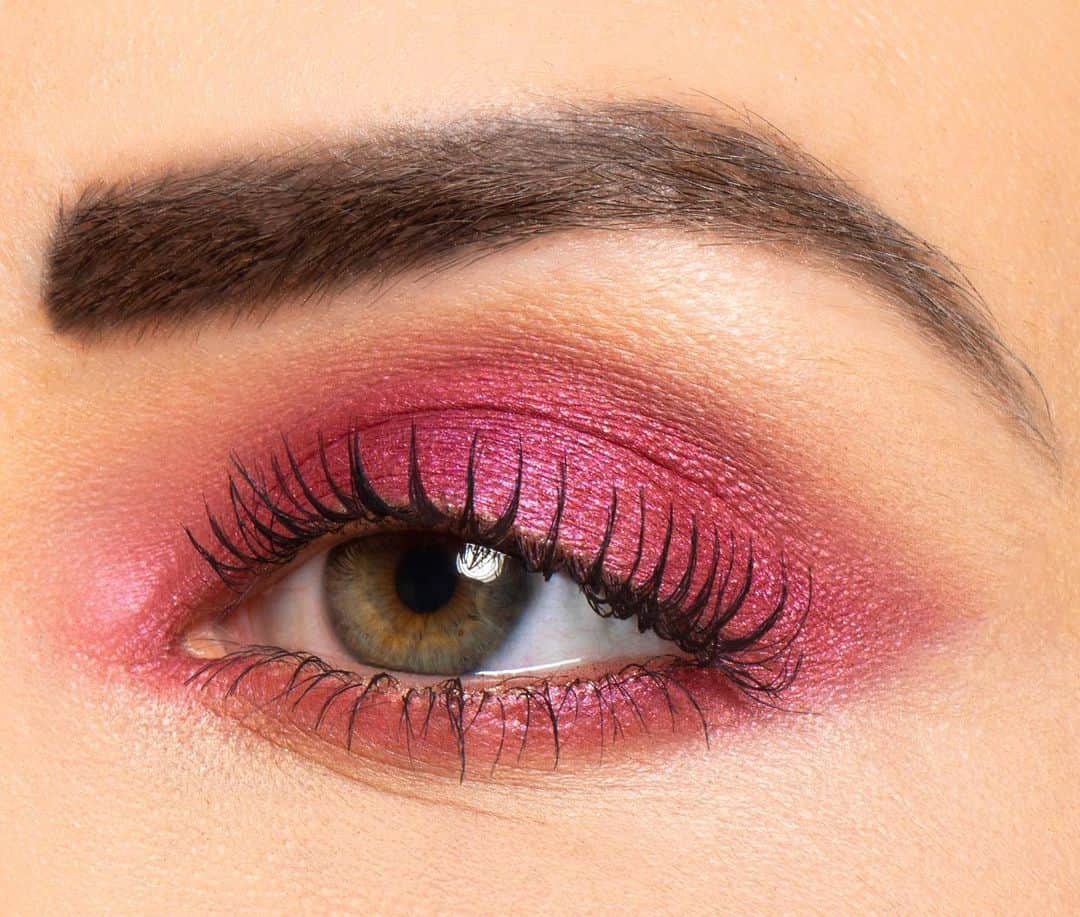 LORACさんのインスタグラム写真 - (LORACInstagram)「Start your summer in a HAZE 💜🍓 this metallic plum shade is available in our NEW Neon Lights PRO Pressed Pigments Palette for $29 available for limited time on LORAC.com & ULTA.com 🍇 Makeup @ooliviahughess Photo & Model @lifeofbreana #LORAC #LORACNeonLights #LORACCosmetics」6月20日 12時21分 - loraccosmetics