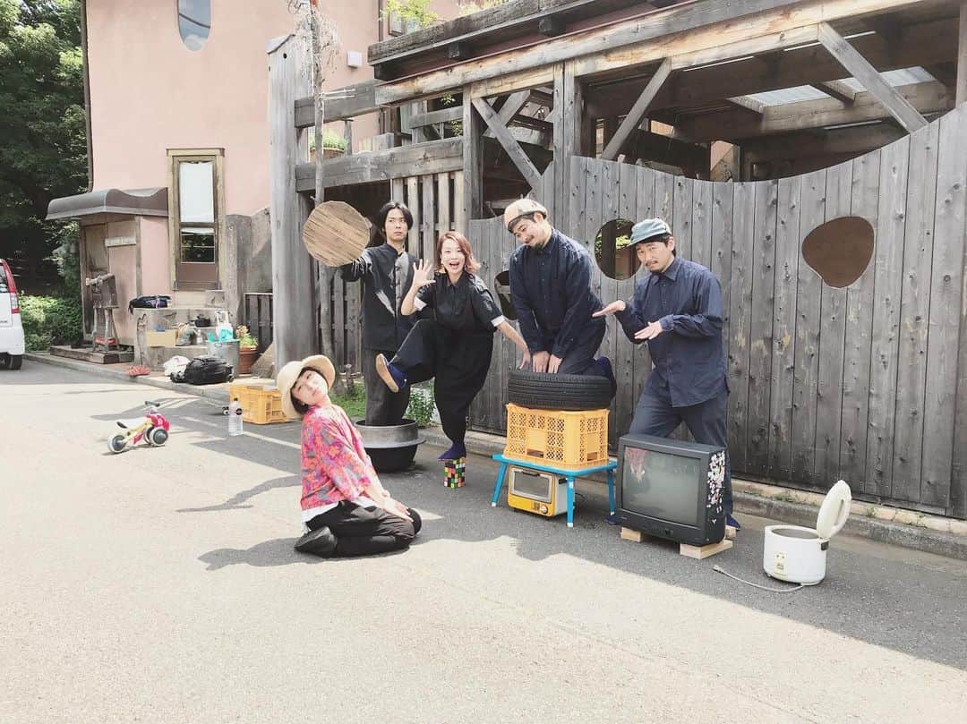 松本野々歩のインスタグラム：「ロバート・バーローのアー写撮影デー いろんなとこが筋肉痛になりそうな 面白い撮影でした  カメラマン 品田裕美氏 @hiromi_shinada ありがとー！」