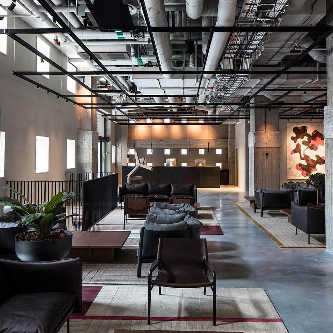 Design Milkさんのインスタグラム写真 - (Design MilkInstagram)「#Stockholm’s @bliquebynobis is so new, you can still smell the freshly laid carpets – and yet it respects its history. The #hotel is an imaginative adaptation of a building that was part-warehouse designed for Philips by iconic Swedish designer Sigurd Lewerentz in the 1930s, and part 1990s office block by Alenius-Silverhielm-Åhlund. \\\ designmilk.com」6月20日 12時29分 - designmilk