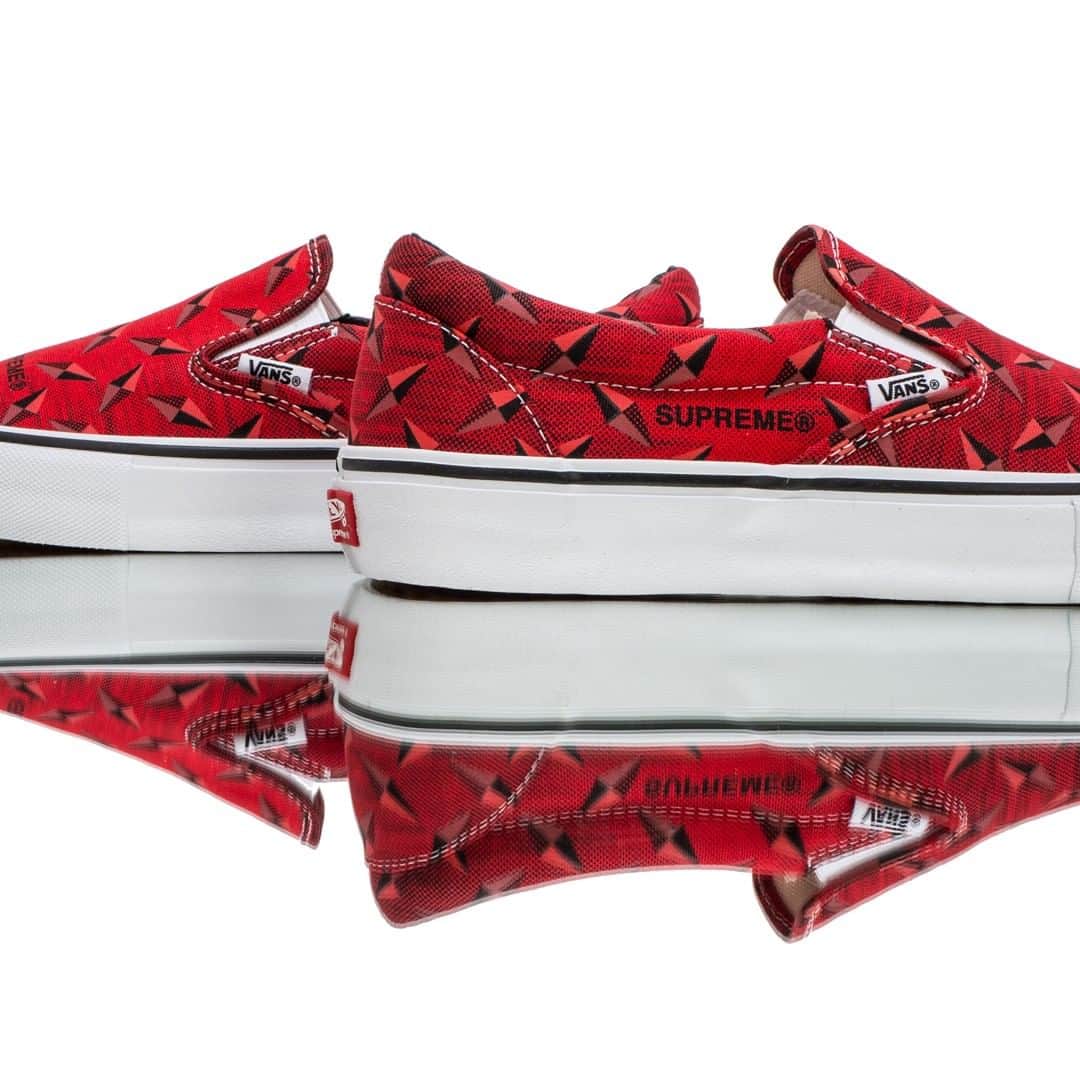 Flight Clubさんのインスタグラム写真 - (Flight ClubInstagram)「In the latest chapter of the Vans and Supreme alliance comes the Slip-On Pro "Diamond Plate Red."」6月20日 12時53分 - flightclub