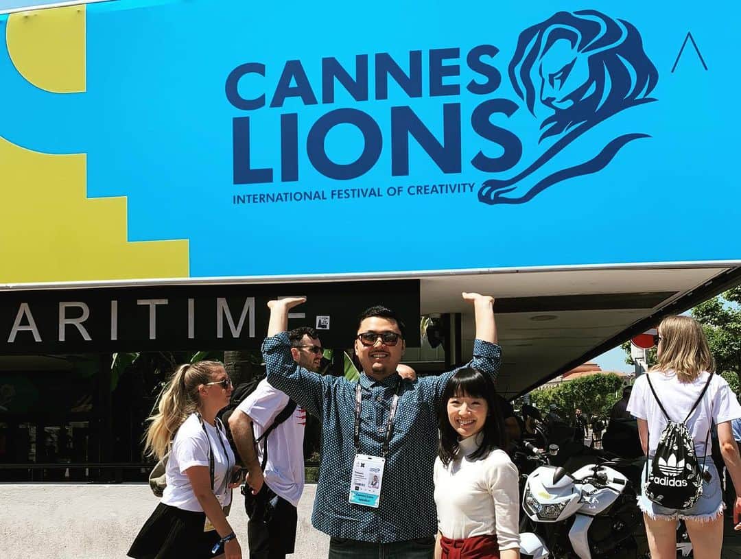 近藤麻理恵さんのインスタグラム写真 - (近藤麻理恵Instagram)「ㅤ 世界最大の広告イベント『カンヌライオンズ』（@cannes_lions）ㅤ のメインステージの一つでㅤ お話させていただきました。 こんまりメソッドを世界に広めるべくㅤ 頑張ってきました✨ ㅤ かなりドキドキでしたが、ㅤ 楽しくお話できてよかったです😊 ㅤ #canneslions ㅤ ㅤ —————————————— ㅤ #こんまり#konmari #こんまりメソッド #近藤麻理恵 #人生がときめく片づけの魔法 #ときめき #片づけ #片付け #収納 #整理整頓 #マイホーム #シンプルライフ #シンプルホーム #シンプルな暮らし #シンプルな生活 #ライフスタイル #日々の暮らし #丁寧な暮らし #暮らしを楽しむ #すっきり暮らす」6月20日 13時05分 - mariekondo_jp