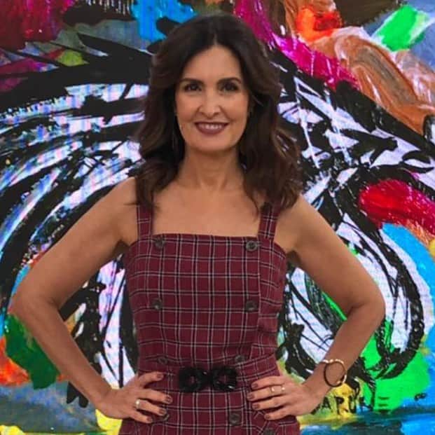 のインスタグラム：「Tirei uma folguinha das redes sociais nesses últimos dias. Agora, na quinta e sexta, tiro uma folguinha do #encontrocomfatima pra recarregar as baterias. @patriciapoeta e @olalair estarão com vcs. #corpuschristi」
