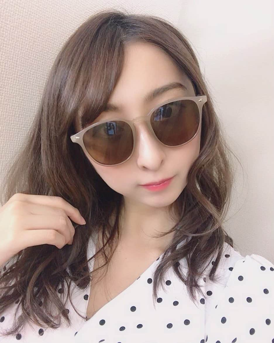 緒方咲さんのインスタグラム写真 - (緒方咲Instagram)「@tres.jewelry さんのサングラス🕶 クリアベージュを選んでみたよ〜💖💖 . クーポンコード▷▶︎▷▶︎【300GA】 これから夏になるし愛用しまくりだ☀️ . #tresjewelry#トレスジュエリー #プチプラサングラス#プチプラアクセサリー #accessory #summer #japanesegirl #萌 #自拍 #模特 #粉我 #tbt #swag #动漫 #扎心了#맞팔 #东京 #몸스타그램 #comel #awekcun #インスタグラビア #Instagravure #pinupgirl #bajutidurseksi」6月20日 13時09分 - chaaansaki