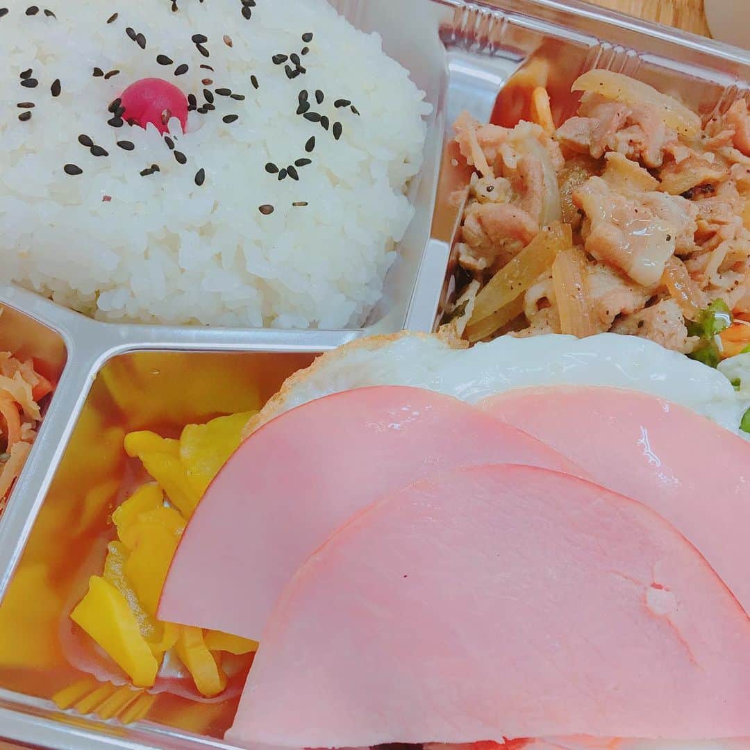 塚田詩織のインスタグラム：「#現場ごはん」