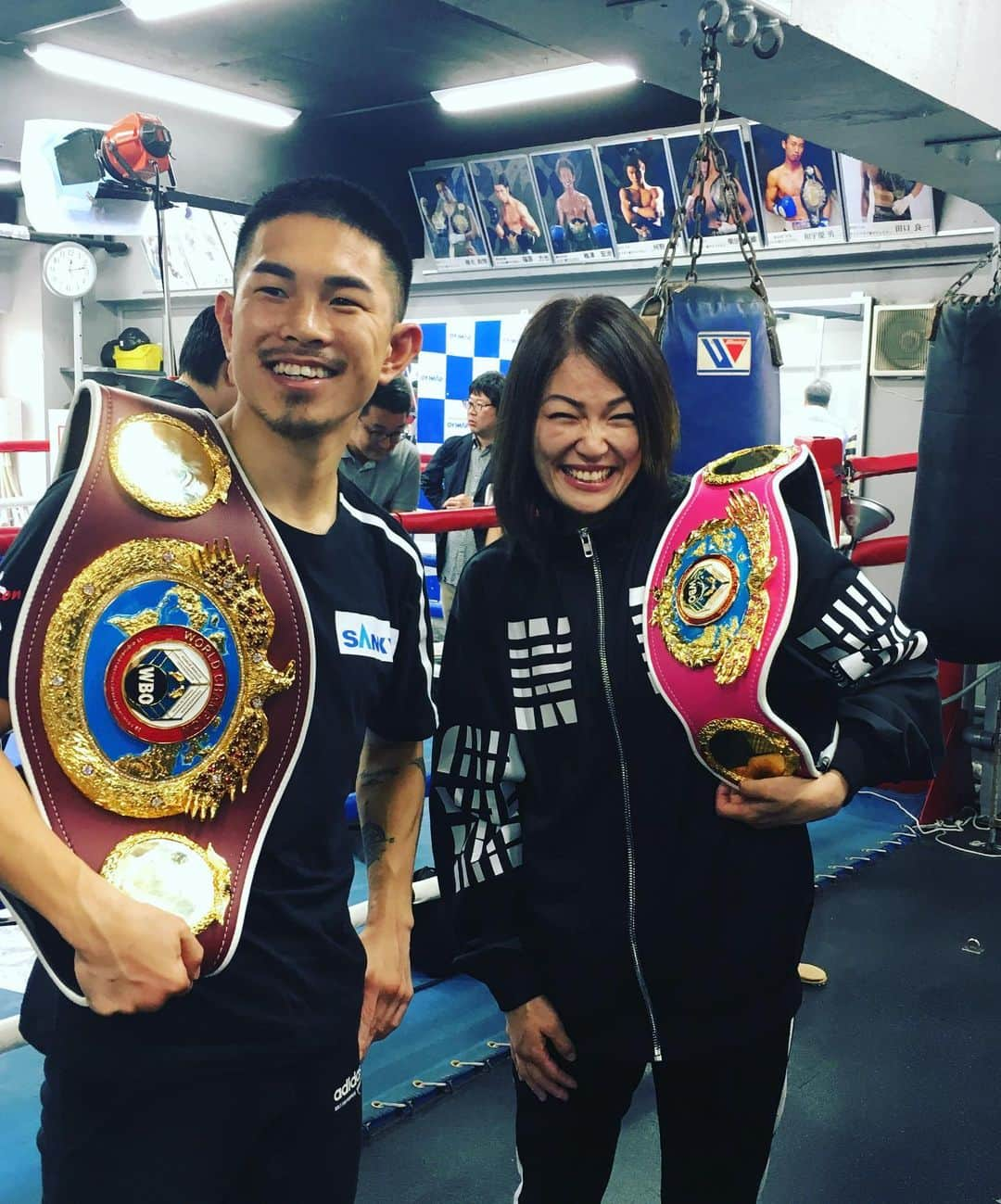 木村悠さんのインスタグラム写真 - (木村悠Instagram)「本日は、昨日の #トリプル世界戦 の一夜明け会見へ！ #井岡一翔 #京口紘人 #吉田実代 の3選手みんな笑顔で会見！  試合のプレッシャーから解放されて、ホッとしたと思います！  皆さんおめでとうございます！  #ボクシング #boxing #トレーニング  #ボクサー  #世界チャンピオン #champion  #チャンピオン #木村悠 #二刀流 #boxer  #オンラインジム #4階級制覇 #プレッシャー」6月20日 13時12分 - kimura.yu