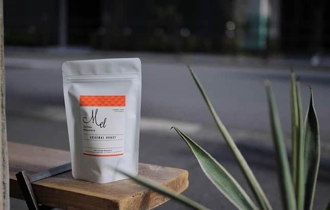 のインスタグラム：「中深煎りのコロンビア エルエンシノは Mel coffee roastersが全て買付した 他では飲むことができない限定豆です☕️ ミルクとも相性抜群なので アイスカフェオレも おすすめです〜  Colombia El Encino ↪︎walnut, brown sugar, lemon grass」