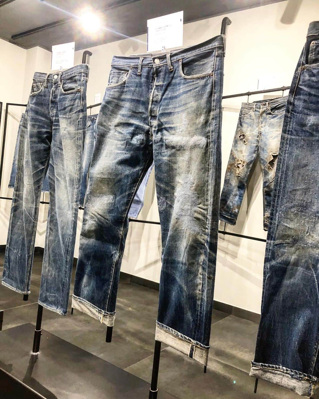 デンハムさんのインスタグラム写真 - (デンハムInstagram)「“MAKING DENIM MAKING HISTORY”, part of the incredible collection in the ELLETI denim museum at the opening last night. 👏🏼👏🏼#denim #selvedge #vintage #indigo #jeans #denham #jasondenham #denhamthejeanmaker #thetruthisinthedetails」6月20日 13時19分 - denhamthejeanmaker