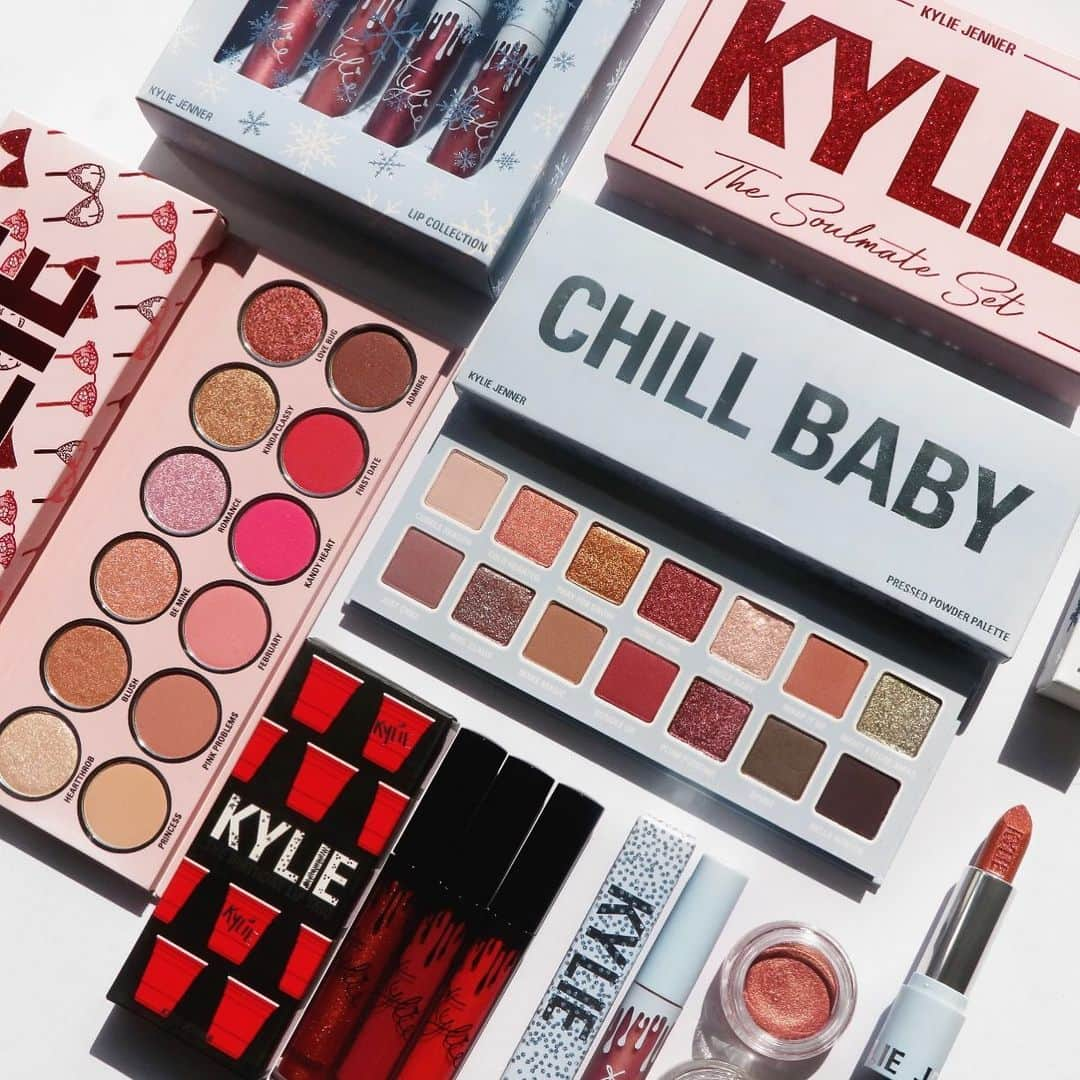 Kylie Cosmeticsさんのインスタグラム写真 - (Kylie CosmeticsInstagram)「Surprise 🎉 TOMORROW at 9am pst Kylie is bringing back limited edition faves from her personal stash. Previously sold out items from Valentine’s Day 2019, Holiday 2018 and Birthday 2018 will be on the site in the morning in limited quantities!!✨ Once they are gone they are gone. kyliecosmetics.com」6月20日 13時28分 - kyliecosmetics