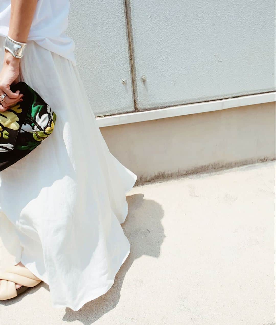 のインスタグラム：「…🕊 * 今夜22:00に、新作や再入荷、POP UPで先行していたアイテムが続々とwebに入荷します！！ * ストーリーでも紹介していきますね☺︎ * #masaco服  #MACHATT」