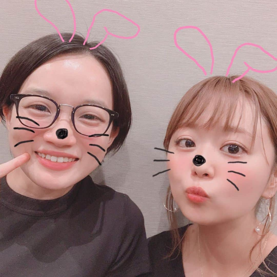 井口裕香さんのインスタグラム写真 - (井口裕香Instagram)「🐰 先日、現場で千菅春香ちゃんに遭遇したよ ♡ ♡ 千菅ちゃんったら、どんどん素敵なお姉さんになってゆくねぇ！あらまあ〜〜！ たまゆらが懐かしい…☺️💭 2013年のときですねって言われておばちゃんはひっくり返りそうになったよ。 #時が経つのははやい #たまゆらだいすき！ #たまゆらメンバーだいすき！ #たまゆらは学びの場だった！ #本当にだいすきな現場であり作品です #実は井口さんのインスタみてますって言ってくれた千菅ちゃん❣️ #何気に業界視聴率が高い #ありがとうございます皆々様 #アプリで盛り盛りの写真ばかりすみません #現場にスッピンで行くのは控えような🤚 #理想と現実🙄💭🤪 #いやさすがにこれはスッピンじゃないです」6月20日 13時46分 - ooo31_iguchiyuka_31ooo