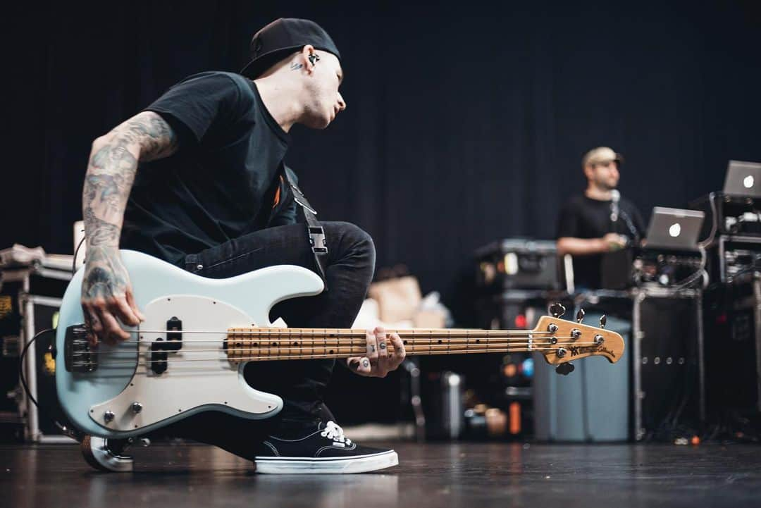 ジャスティン・ヒルズさんのインスタグラム写真 - (ジャスティン・ヒルズInstagram)「These Cutlass basses are the shit. I love these things! Here we go @rockstardisrupt all summer! @ernieball @music_man #ernieball @robotochoa @timdovestuff @vontomas Photo: @itsdannytodd」6月20日 13時43分 - justinnfjk