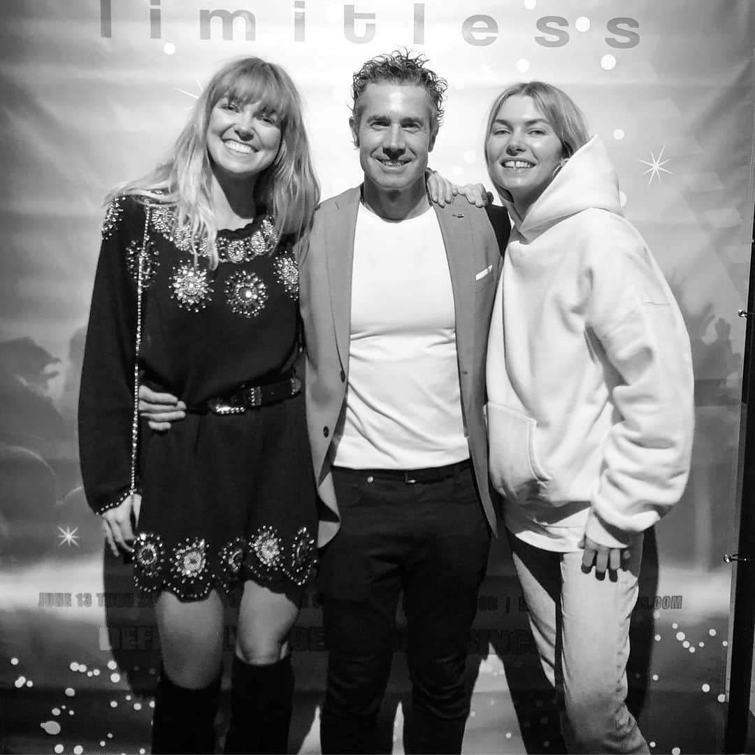 アシュリー・ハートのインスタグラム：「Can meditation change the world??? We believe so 🧘‍♂️💫 🌎  My mate @tomcronin is showing us what’s possible when we ENTER THE PORTAL, in his new film @entertheportalnow  Telling inspiring stories of transformation, through the journey within 🙌🏻 #mustsee #documentary  #mindful #practices #changetheworld #entertheportalnow #moviepremiere」