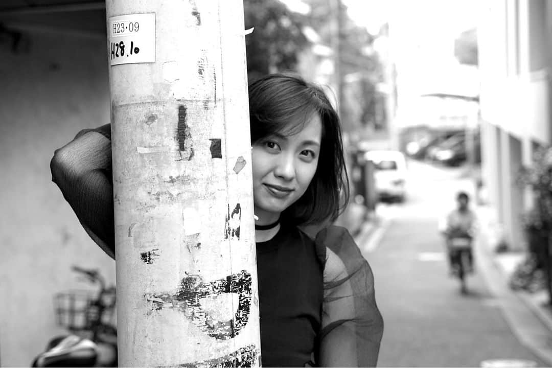 今村沙緒里さんのインスタグラム写真 - (今村沙緒里Instagram)「Hello☺︎ Have a charming day！ Photo by @herbieyamaguchi ・ #photography #photo #punk #blackandwhite #herbieyamaguchi #사진 #안녕 #写真 #ハービー山口 #今村沙緒里 #白黒 #路地 #ハロー」6月20日 13時49分 - saorix13