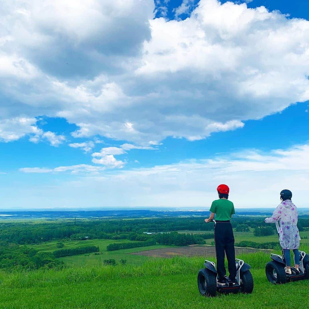 タビフク。さんのインスタグラム写真 - (タビフク。Instagram)「十勝千年の森 夏の北海道、サイコーです✨👍 ＃tabifuku #bstbs #タビフク #北海道 #セグウェイ #十勝千年の森 #矢野未希子 #菅原沙樹 #japan」6月21日 0時51分 - tabifuku_tbs