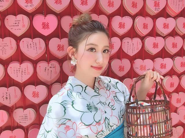 伊藤沙菜さんのインスタグラム写真 - (伊藤沙菜Instagram)「・ 高校時代の大好きだった彼が 最近結婚したと知り合いから聞いた💓 ㅤㅤㅤㅤㅤㅤㅤㅤㅤㅤㅤㅤㅤ 当時、彼はあたしの好きなところを 信用できるところとどんな時も信じてくれるところ。といつも答えてくれていた‼️ #母絶賛笑 その時代は気づけなかったけど 誠実でまっすぐに向き合ってくれて 伝えてくれる人はきっとそういないだろうなと思う‼️ ㅤㅤㅤㅤㅤㅤㅤㅤㅤㅤㅤㅤㅤ 彼のお嫁さんは間違いなく幸せだと自信を持って人に言える 彼と出会えたあたしも とても幸せな人生だしなんだか自分に自信が持てた💗←あたしがかよ笑 ㅤㅤㅤㅤㅤㅤㅤㅤㅤㅤㅤㅤㅤ きっと彼にとっていい彼女ではなかったし たくさん後悔もあるけれど 彼の話しをする時のあたしはいつも幸せそうだ💓と 今でもみんなが言ってくれる🙄www #大人になってからの友人も彼の名前だけはみんな知ってるくらい大事で大切な人だったんだ ㅤㅤㅤㅤㅤㅤㅤㅤㅤㅤㅤㅤㅤ あたしの青春の全てでした‼️ ㅤㅤㅤㅤㅤㅤㅤㅤㅤㅤㅤㅤㅤ 特別な存在って誰しもいますよね🤫💓 ㅤㅤㅤㅤㅤㅤㅤㅤㅤㅤㅤㅤㅤ だからこそ今が1番大事で今を大切にできる✨ ㅤㅤㅤㅤㅤㅤㅤㅤㅤㅤㅤㅤㅤ とかアラサーが何を若者ぶって 語ってんねん🙄といった感じですが ハートの絵馬バックにしたら 恋話がしたくなってしまってね🤪爆笑 #逆にアラサーだからか ㅤㅤㅤㅤㅤㅤㅤㅤㅤㅤㅤㅤㅤ てなわけで中部エリアのナイスな旅から 札幌に帰ってきました😋✈️✨ #犬山 #三光稲荷神社 #ハートの絵馬 #女子旅 #恋バナ #中部国際空港セントレア #セントレア #セントレア公式応援サポーター」6月20日 23時23分 - 37room_official