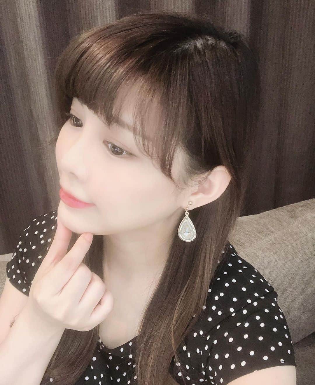 美馬怜子のインスタグラム：「ツヤ肌コラーゲンリフトから1週間❤️ 少しずつ輪郭がしゅっとしてきました☺️ 2重顎よぉ〜なくなってー💦 1カ月後が楽しみです😊🎵 . #銀座taクリニック #ツヤ肌コラーゲンリフト #アンチエイジング #美容大好き #ツヤ肌作り」