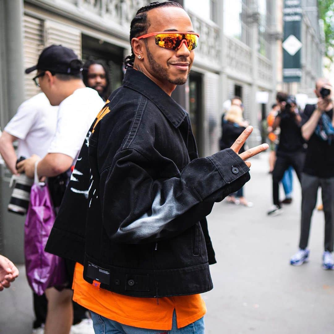 ルイス・ハミルトンさんのインスタグラム写真 - (ルイス・ハミルトンInstagram)「Paris Fashion Week is always a vibe. So many people from different walks of life, a great place to gain inspiration and ideas for future thinking. I’m wearing my first glasses collection that I designed with Police. I’m excited for you to see. Coming very soon. @policelifestyle」6月20日 23時17分 - lewishamilton