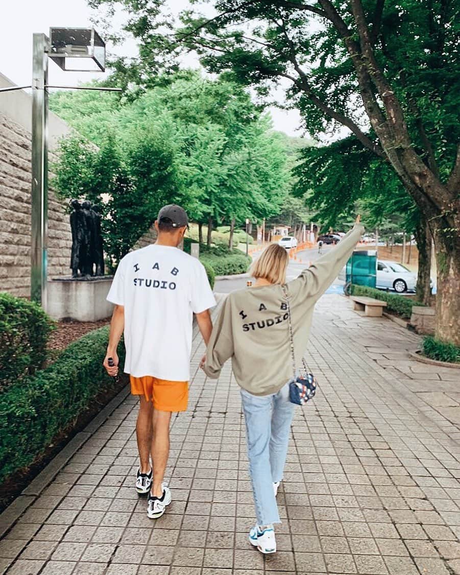 のインスタグラム：「Happy to see the outside world!!! I’ve Been fully dedicating myself to studying. Goodbye sleep, goodbye social life! 요즘 계속 공부만해서 오랜만에 밖에 나오니까 너무 너무 행복해요! 🇰🇷🧐🤯」