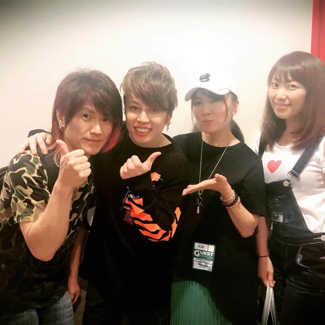 奥井雅美さんのインスタグラム写真 - (奥井雅美Instagram)「今日はZepp Tokyoで行われた西川さんのライブ「西川貴教 LIVE TOUR 001 [SINGularity]」の追加公演へ。 ダニー、Minamiちゃんと☺︎ "001"という所にすべてが凝縮されてるような…エネルギーと気合いと漢気溢れるステージでした。本当にたくさんの刺激をいただきました。 Minamiちゃんにもかなり響いたライブだったようです✨帰り二人で熱く語り合いました 笑 写真はライブ前にお台場で食べたあれこれ🥗🦐 ・ 西川さんお疲れ様でした！素敵なライブを観せていただきありがとうございました😊 ・ ・ #西川貴教 #きただにひろし  #Minami #zepptokyo」6月20日 23時27分 - masamiokui