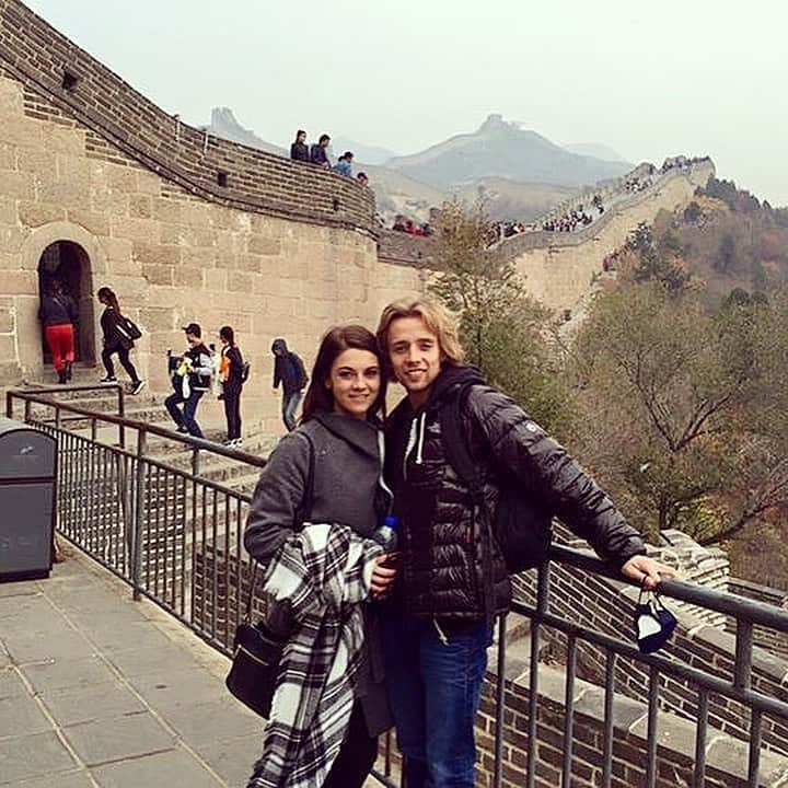 ケイトリン・ホワイエクさんのインスタグラム写真 - (ケイトリン・ホワイエクInstagram)「TBT to the last time we were in China!!! Super excited to be heading back to Skate Canada and Cup of China! Kelowna & Chongqing here we come!!! 🇨🇦🇨🇳🇨🇦🇨🇳 PS. The second picture was taken on the plane ride to China the last time we competed there- excited to be heading back with these two awesome people @chockolate02 @evan_bates 🇺🇸🇺🇸🇺🇸 . . #GPannouncements #GPSeries #grandprix #figureskating #icedance #hawayekbaker #kaitlinhawayek #jeanlucbaker #teamusa #skatecanada #cupofchina #kelowna #chongqing #china #britishcolumbia #iceskating」6月20日 23時34分 - kait_hawayek