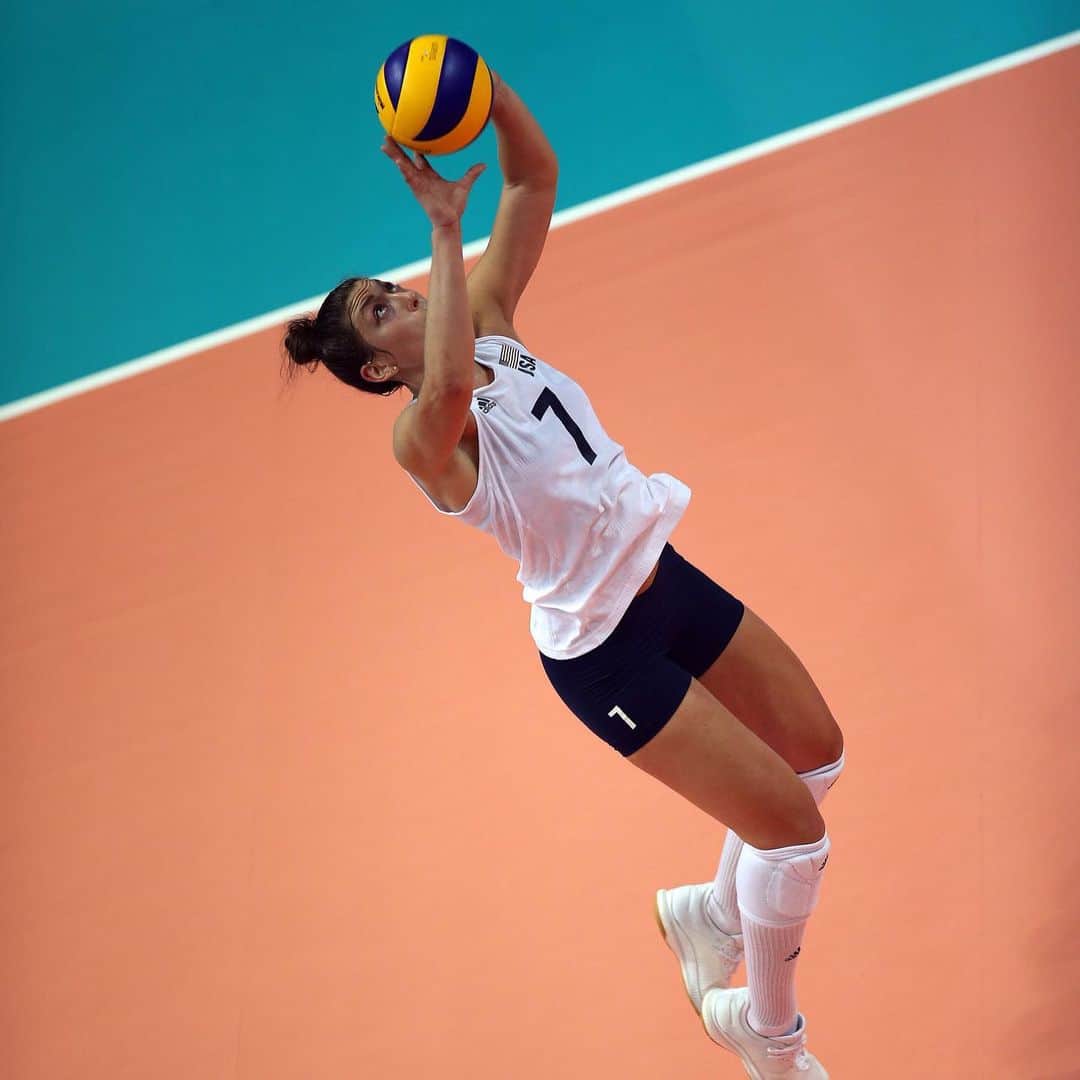 USA Volleyballさんのインスタグラム写真 - (USA VolleyballInstagram)「Karsta Lowe scored 20 as @usavwnt concluded the @FIVBVolleyball #VNL prelims with resounding sweep over #Thailand. @teamusa heads into VNL Finals July 3-7 in China with 12-3 prelim record. Full recap at www.usavolleyball.org. 📷: FIVB」6月20日 23時41分 - usavolleyball