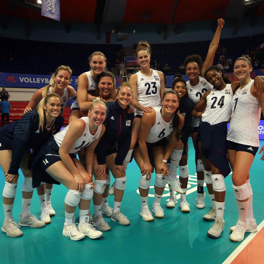 USA Volleyballさんのインスタグラム写真 - (USA VolleyballInstagram)「Karsta Lowe scored 20 as @usavwnt concluded the @FIVBVolleyball #VNL prelims with resounding sweep over #Thailand. @teamusa heads into VNL Finals July 3-7 in China with 12-3 prelim record. Full recap at www.usavolleyball.org. 📷: FIVB」6月20日 23時41分 - usavolleyball