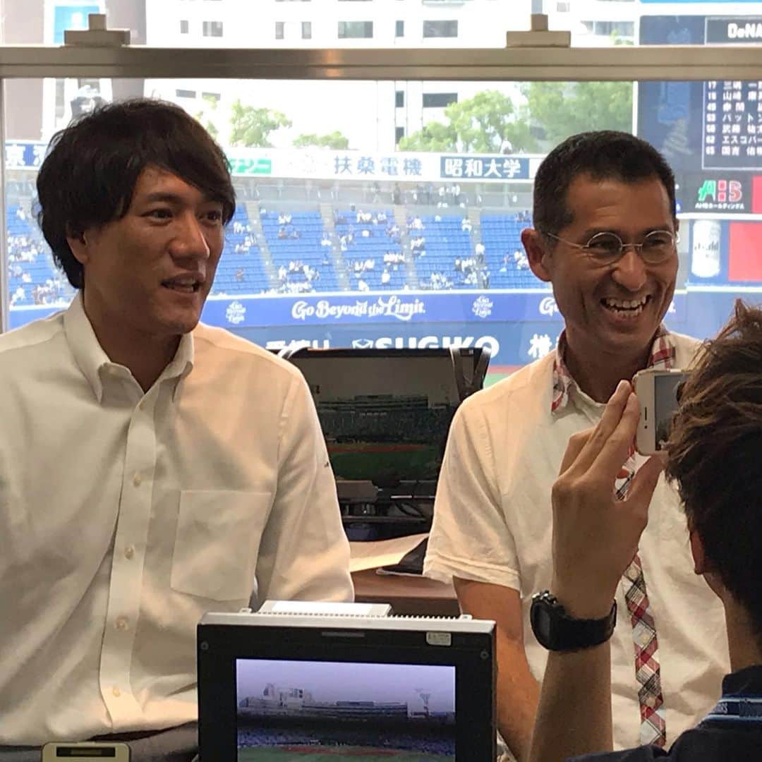 林昌範さんのインスタグラム写真 - (林昌範Instagram)「今日はDAZNで解説でした🤩 試合前に僕よりも背を高いやつを見つけたので写真撮りました👍 まさかの2回から5回まで素晴らしいピッチングでした😋 実況は谷口廣明さんとでしたが非常に明るい方で楽しかったです。 選手達も疲れが溜まってくる時期ですので怪我に気をつけてほしいですね！ #交流戦#横浜スタジアム#denaベイスターズ #日本ハムファイターズ  #解説 #国吉佑樹 #ナイスピッチング#谷口廣明 #伏見寅威手術頑張れ」6月20日 23時42分 - masanorihayashi24