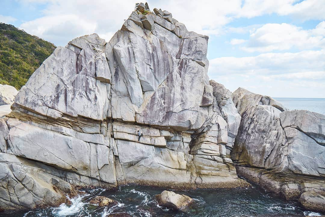 中島徹さんのインスタグラム写真 - (中島徹Instagram)「I do love granitic rocks. Stocked about revisiting there.  #thenorthface #wallaremeantforclimbing #tnfjp #climbing #鹿児島」6月20日 23時45分 - saruzaemon9