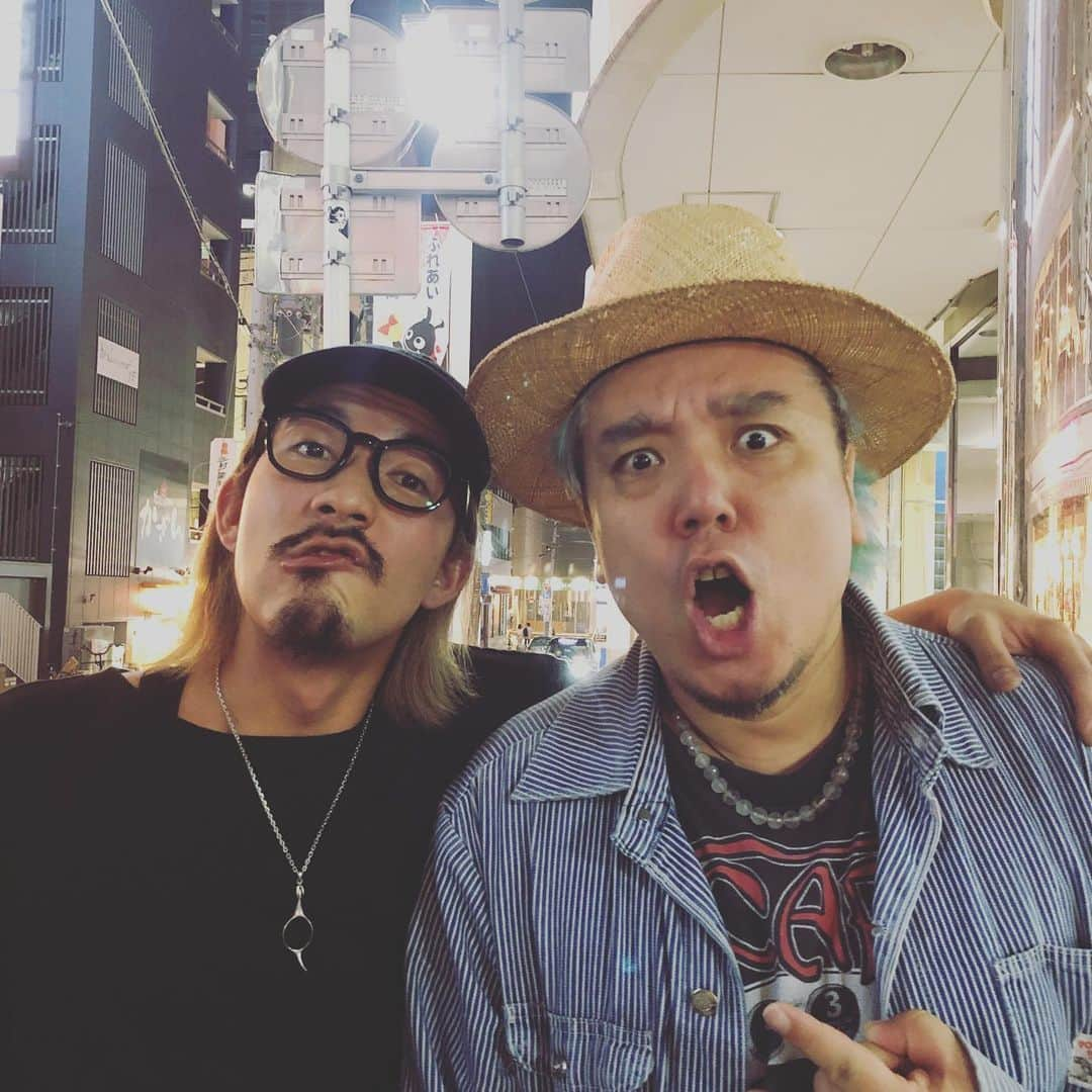 DUTTCHさんのインスタグラム写真 - (DUTTCHInstagram)「本日は、神田リョウ夫妻とうち夫妻の  メシ会でした🤘  お互い好きな事ができるのは、 笑ってくれる人がそばにおる事やと、 改めて感じた時間でした🤘  感謝。  #神田リョウ  #duttch」6月21日 0時00分 - uzmkduttch