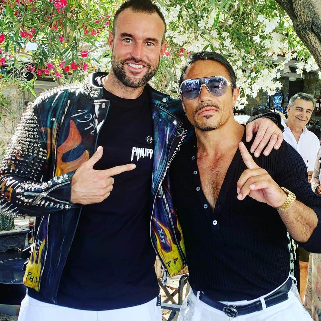 Saltbae（ヌスラット・ガネーシュ）さんのインスタグラム写真 - (Saltbae（ヌスラット・ガネーシュ）Instagram)「@philippplein Brothers❤️#saltbae #saltlife #sal」6月21日 0時08分 - nusr_et