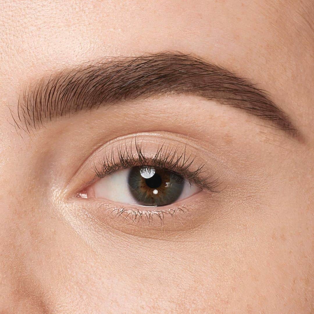 Maybelline New Yorkさんのインスタグラム写真 - (Maybelline New YorkInstagram)「Swipe to see this brow before the NEW brow ultra slim! 👀 The precise pencil tip draws on smooth, hair-like strokes for naturally defined eyebrows that last all day. Tap to shop! #mnybrows #browultraslim」6月21日 0時13分 - maybelline