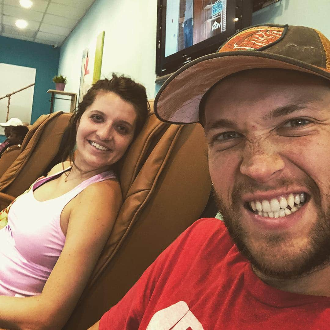 フィリップ・フィリップスさんのインスタグラム写真 - (フィリップ・フィリップスInstagram)「Little post workout pedicure with this cutie. @hgblackwell」6月21日 0時18分 - phillphill