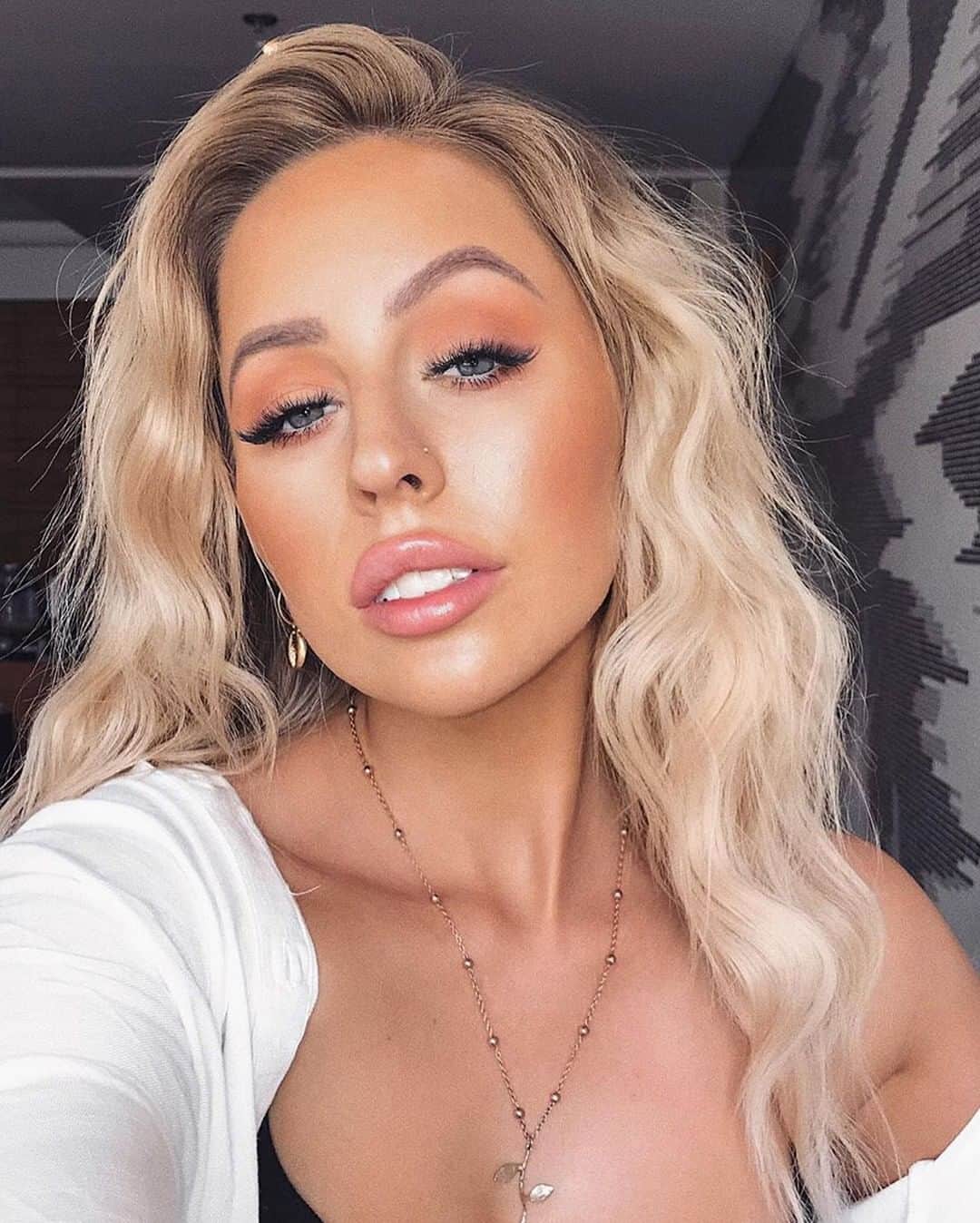 Too Facedさんのインスタグラム写真 - (Too FacedInstagram)「@kaseyrayton shows off her STUNNING glam using our Born This Way Super Coverage Concealer in shade Almond and Just Peachy Mattes Eye Shadow Palette! 🤩 #regram #toofaced」6月21日 0時19分 - toofaced
