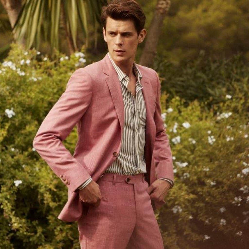 ギーブス&ホークスのインスタグラム：「With the mercury set to rise this weekend and beyond, now is the time to invest in a lightweight wool, silk and linen jacket. This versatile jacket is made with half canvas construction to make it lighter and more breathable.  Swipe to see the four available colours.」