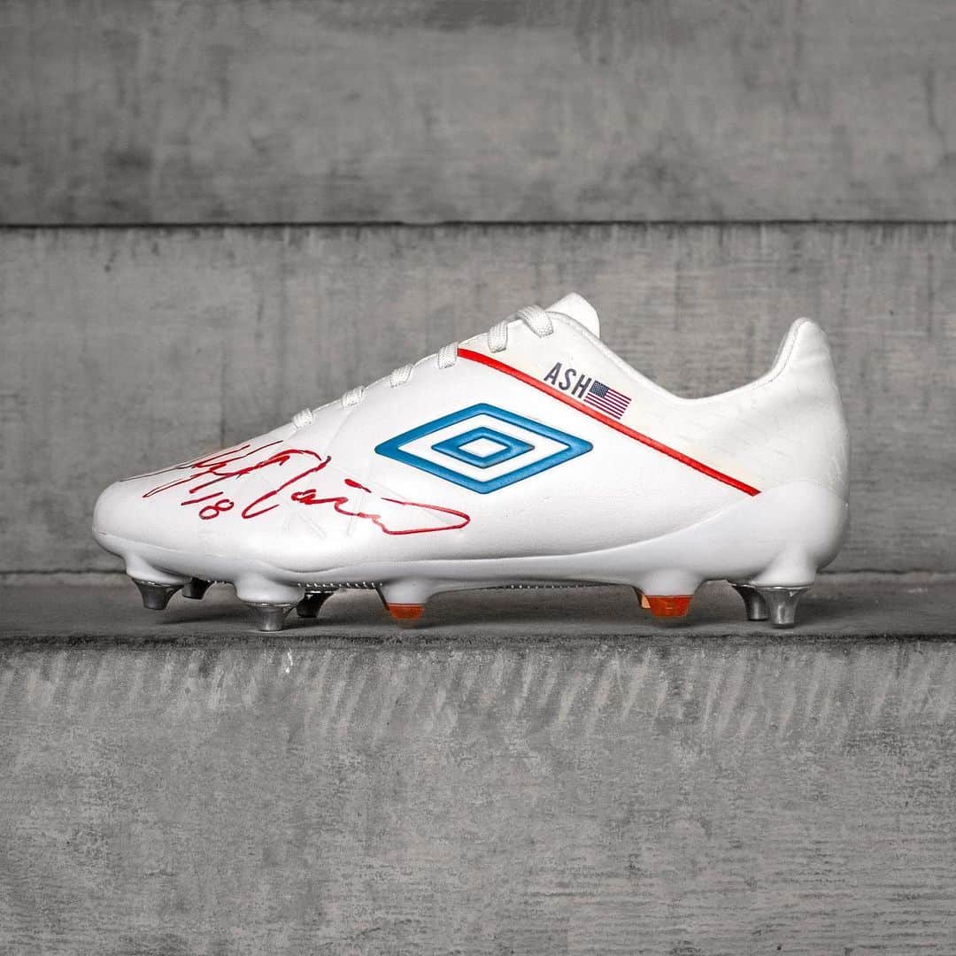 UMBROさんのインスタグラム写真 - (UMBROInstagram)「⚽️ Giveaway ⚽️. We’ve got a pair of Medusae 3 Pro boots signed by @ashlynharris24! All you have to do to enter is follow @umbro, tag a friend and comment with your score prediction for tonight’s game 🇺🇸vs🇸🇪. T&Cs below 👇. . .  The competition is open to residents of all countries, except for employees of Umbro. The competition is free to enter and no purchase is necessary. The competition winner will receive one pair of signed Medusae 3 Pro boots. The opening date is Thursday 20th June at 4.35pm UK time. The closing date is Sunday 23rd June at 11.59pm. Entries received after this time will not be accepted. Winners will be chosen at random on Monday 24th June 2019. The winner will be notified via Instagram Direct Messaging shortly after the draw has been completed. The prize is as stated and cannot be exchanged for a cash equivalent. . #umbro #umbrofootball #ashlynharris #keeper #goalkeeper #competition #football #soccer #womensworldcup #wwc」6月21日 0時36分 - umbro