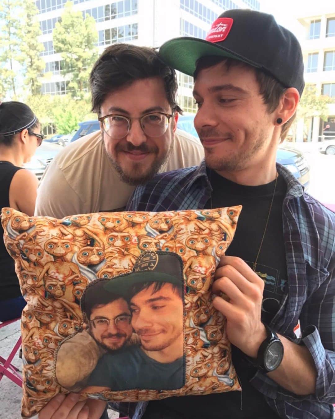 マシュー・カマのインスタグラム：「Happy 30th birthday to my other, other half @mintzplasse - your love of life & laughter is infectious and we all dream bigger because of you. Thank you for being my family and for never letting life be heavier than a few friends can carry with a cold brew and a road trip. Love you so much Mintzy ❤️」