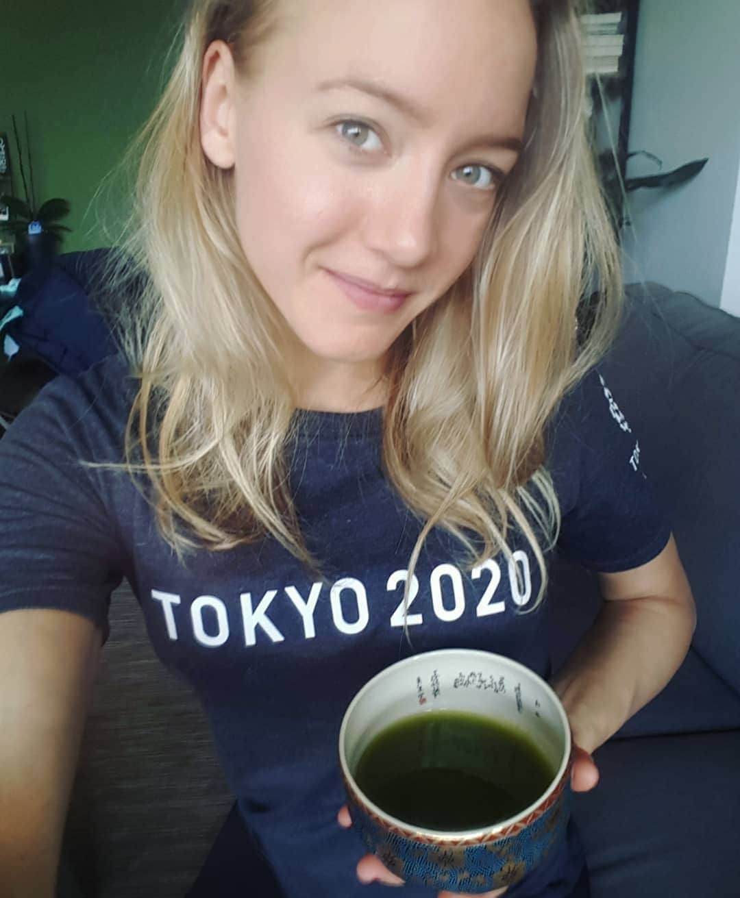 リーケ・ウェイファースのインスタグラム：「4 0 0 d a y s 🇯🇵 T o k y o 2 0 2 0 Let's start the day with real Japanese matcha tea 🍃💚🤗 #arigato #makeeverydaycount」
