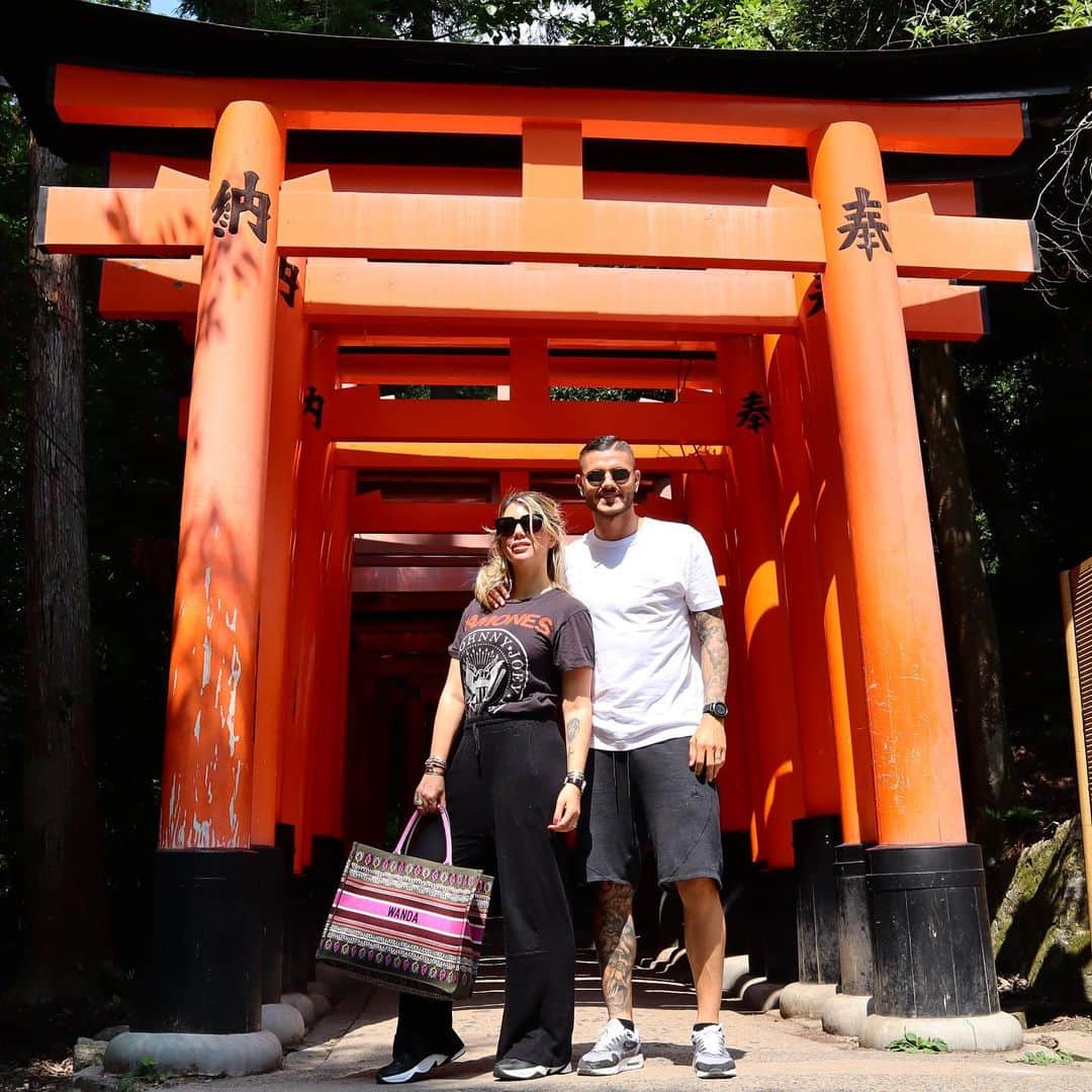 マウロ・イカルディさんのインスタグラム写真 - (マウロ・イカルディInstagram)「Fushimi Inari Shrine ⛩🇯🇵 . . @wanda_icardi」6月20日 15時59分 - mauroicardi
