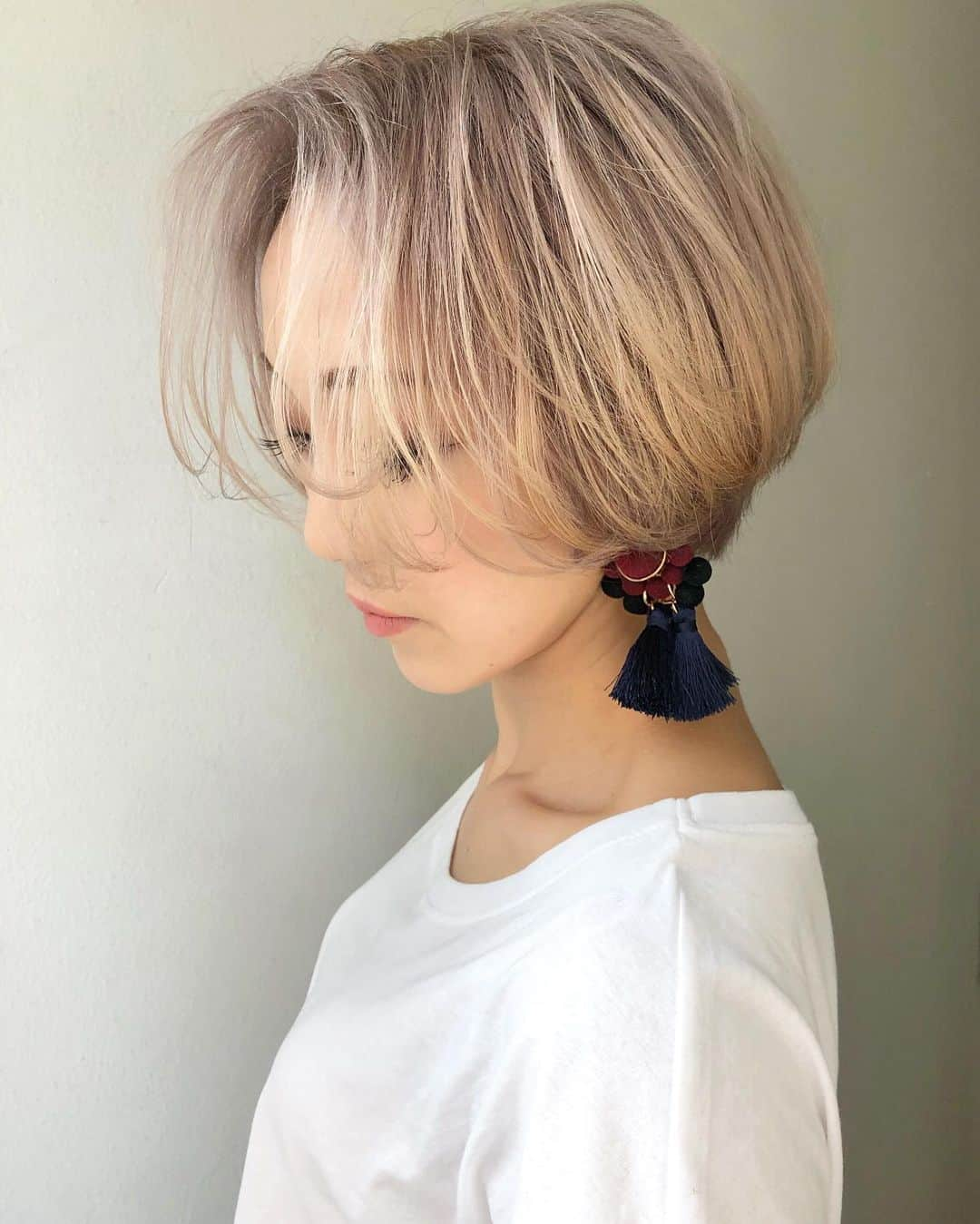 Chieさんのインスタグラム写真 - (ChieInstagram)「𓇬𓇬𓇬  バニラ ブロンド . 🍨💟💇‍♀️💈💟 . お任せカラーなのに お気に入りすぎる 色落ちるから頭洗いたくない。 . 3枚目の金髪も割と好きだった💜 𓇬𓇬𓇬 #tryharddancers#vanilla#blond#osaka#TryHardJapan‬#osaka2nite#パープル#バニラ#レトロ#80年代#ヘアサロン#サロン#ヘアカラー#ブリーチ#トライハードダンサーズ#中丸千愛」6月20日 16時11分 - chie__stella