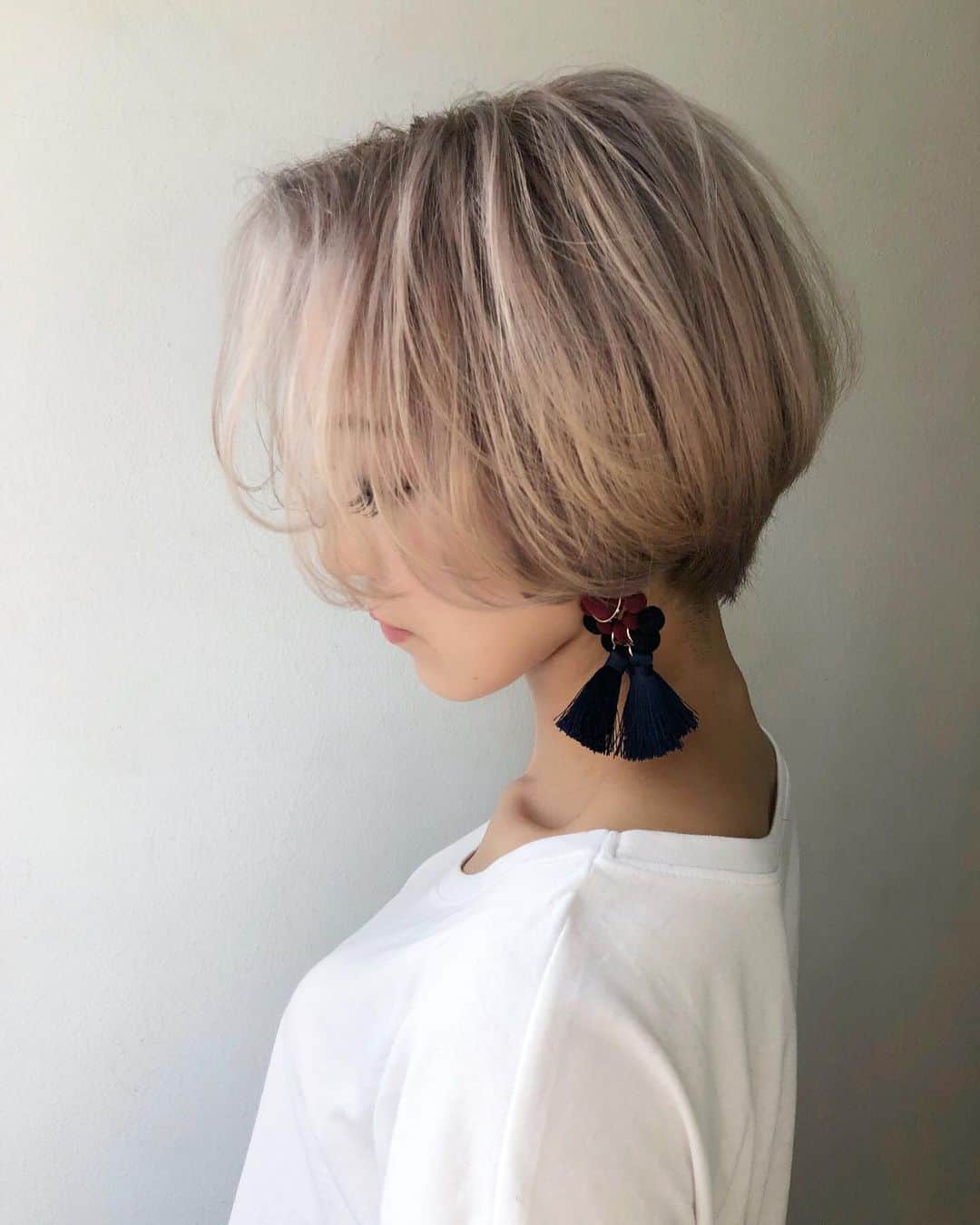 のインスタグラム：「𓇬𓇬𓇬  バニラ ブロンド . 🍨💟💇‍♀️💈💟 . お任せカラーなのに お気に入りすぎる 色落ちるから頭洗いたくない。 . 3枚目の金髪も割と好きだった💜 𓇬𓇬𓇬 #tryharddancers#vanilla#blond#osaka#TryHardJapan‬#osaka2nite#パープル#バニラ#レトロ#80年代#ヘアサロン#サロン#ヘアカラー#ブリーチ#トライハードダンサーズ#中丸千愛」