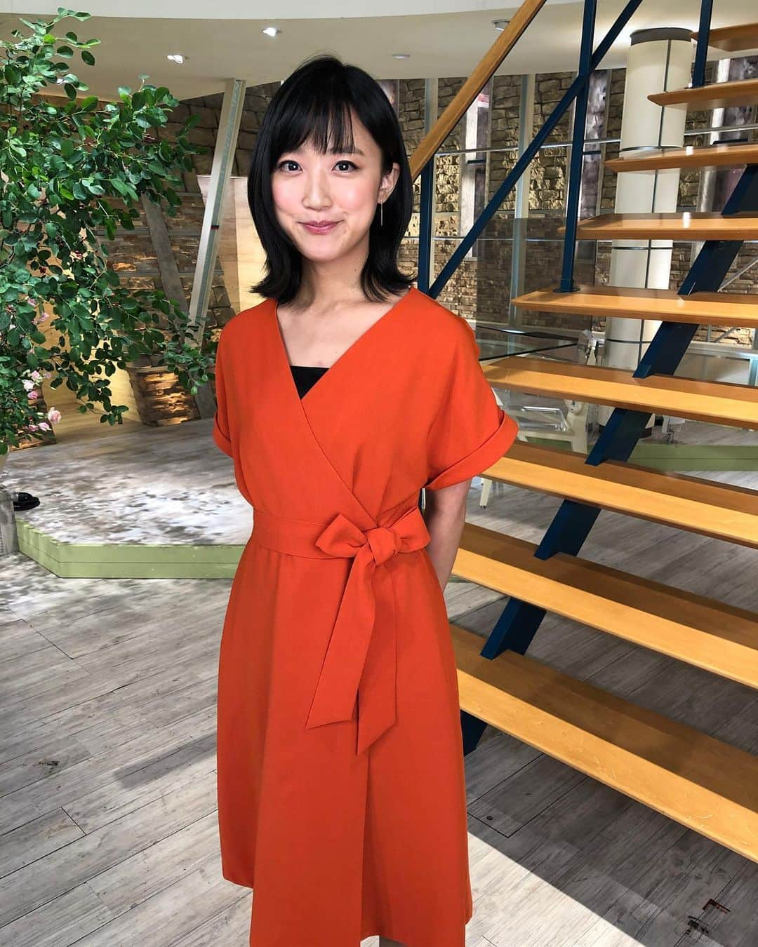 竹内由恵さんのインスタグラム写真 - (竹内由恵Instagram)「火曜日に放送予定だったボウリング特集は後日に延期となりました🥺 そして先週の衣装です。先々週のを出しそびれてしまったので載せられるだけまとめてご紹介します😍最後の衣装は蒼井優さんが結婚記者会見で着ていたのと少し似ている気がします。  6/10(月) ブラウス・スカート AMACA(アマカ)  6/11(火) ブラウス・スカート・ベルト AMACA(アマカ)  6/12(水) ワンピース 7-IDconcept (セブンアイディーコンセプト)  6/13(木) ブラウス・スカート NATURAL BEAUTY (ナチュラル ビューティー)  6/14(金) ブラウス・スカート Paul Stuart (ポール・スチュアート)  6/3(月) ワンピース INED(イネド)  6/4(火) ブラウス・スカート AMACA(アマカ)  6/7(金) ブラウス・ワンピース AMACA(アマカ)  #amaca#7idconcept #naturalbeauty  #paulstuart #ined #アナウンサー衣装 #報道ステーション」6月20日 16時35分 - yoshie0takeuchi