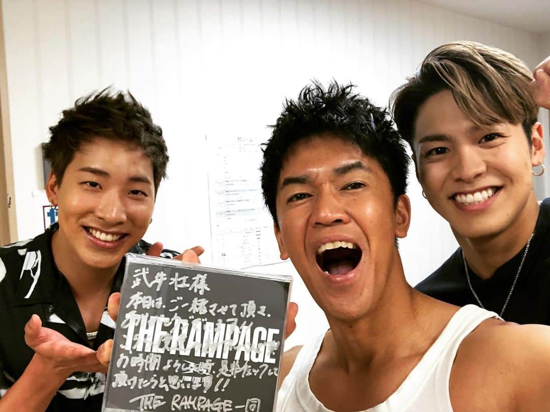 武井壮さんのインスタグラム写真 - (武井壮Instagram)「陣くんとRIKUくんが新作くれた！ THE RAMPAGEかっこいいからみんな聴いてみて！ってか動画観て！パフォーマンスすごいから！ #rampage」6月20日 16時49分 - sosotakei