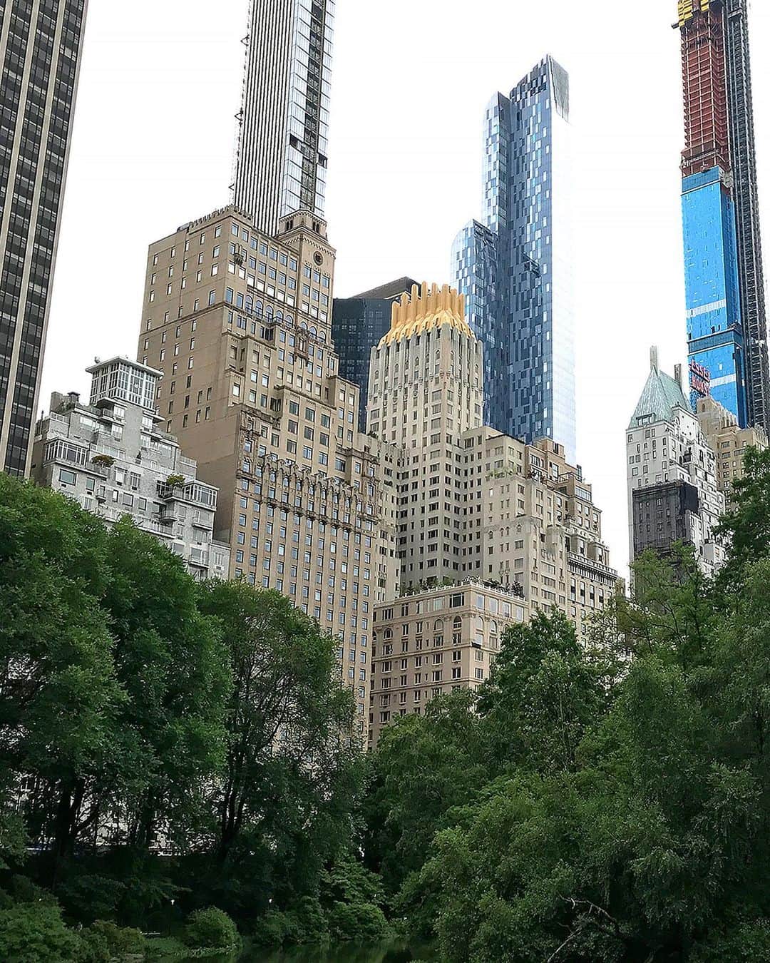 Tuuliさんのインスタグラム写真 - (TuuliInstagram)「🇺🇸 NY旅行・建物編  古いものから新しいものまで、巨大な建物だらけなので常にアホ面で上ばかり眺めてしまう。  最後の2枚は、3年前と今回のビフォーアフター。高層ビルがニョキニョキ増殖していた。 ・ ・ ・ #NewYork #Manhattan」6月20日 16時59分 - 4696tuuli