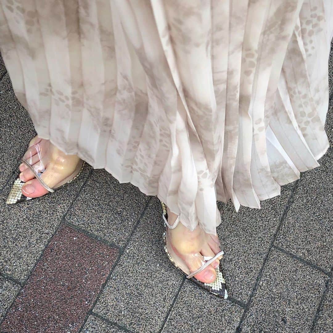 yukichi_yukiさんのインスタグラム写真 - (yukichi_yukiInstagram)「パイソン柄スカートとパイソン柄サンダル🐍🐍🐍🐍🐍 #パイソン柄 #🐍 #ゆきちゆき」6月20日 16時52分 - yukichi_yuki