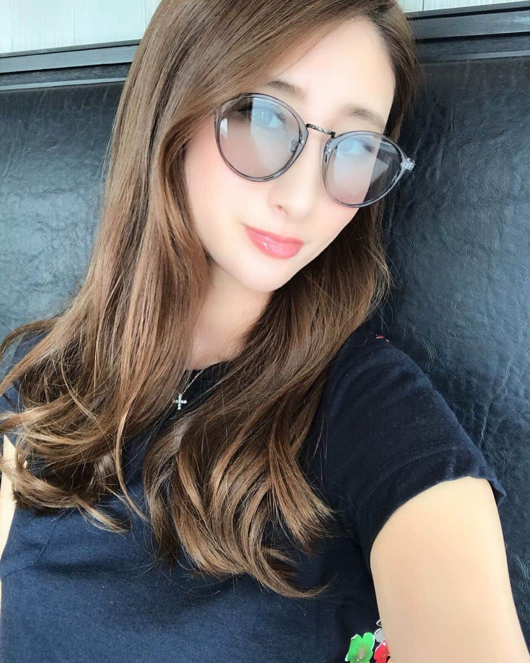 佐藤衣里子さんのインスタグラム写真 - (佐藤衣里子Instagram)「new sunglasses 🕶 ブラック×グレー UVカット🌈 サングラスは夏は必需品✨🌞 新しいのが増えて嬉しいなぁ😊💕 #tresjewelry#sunglasses#newone#likes#サングラス」6月20日 16時53分 - eriko0625