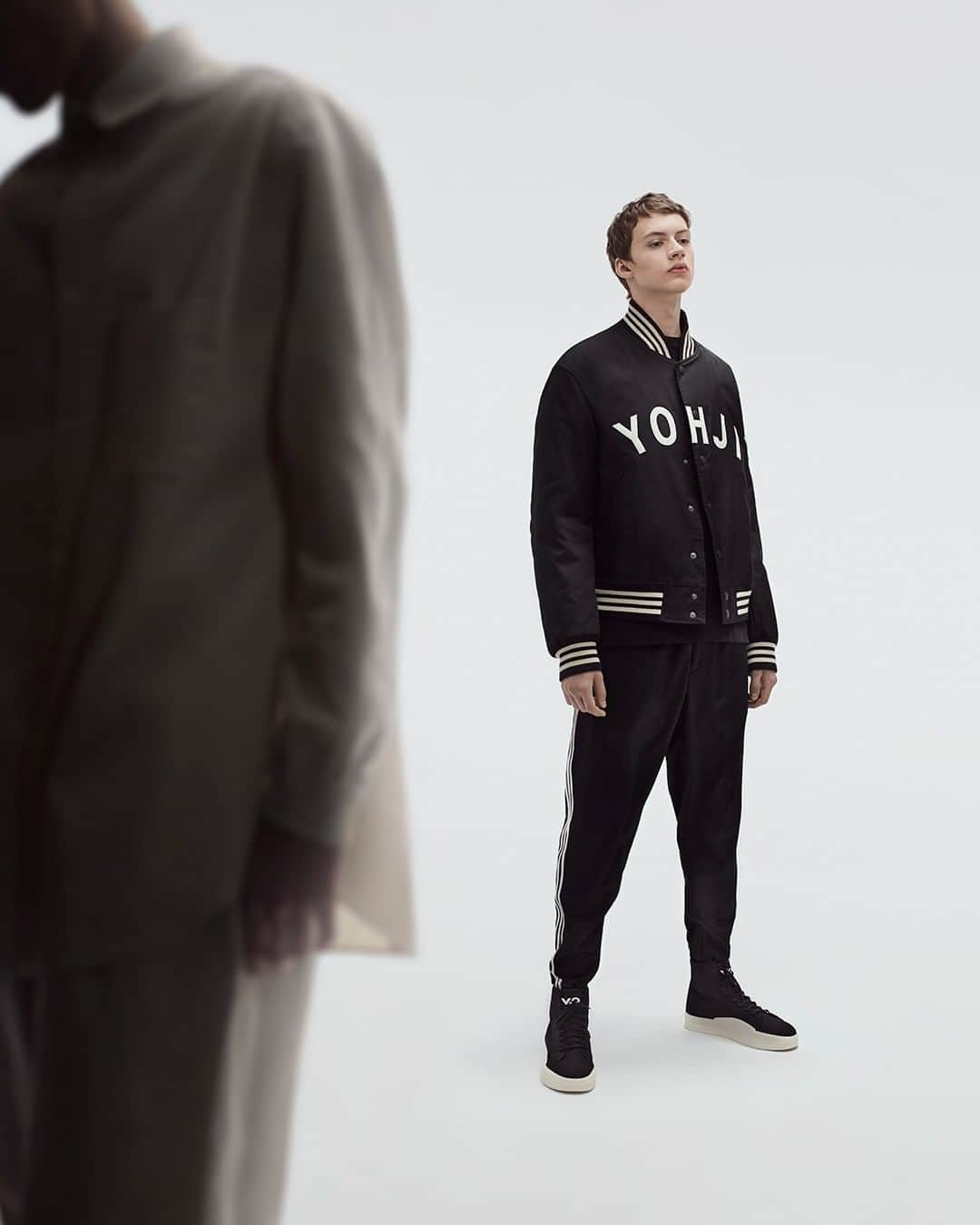 ワイスリーさんのインスタグラム写真 - (ワイスリーInstagram)「Y-3 Yohji Letters Bomber. Y-3 Fall Winter 2019 is available today. --- #adidas #Y3 #YohjiYamamoto  Discover the collection at Y-3.com」6月20日 17時00分 - adidasy3